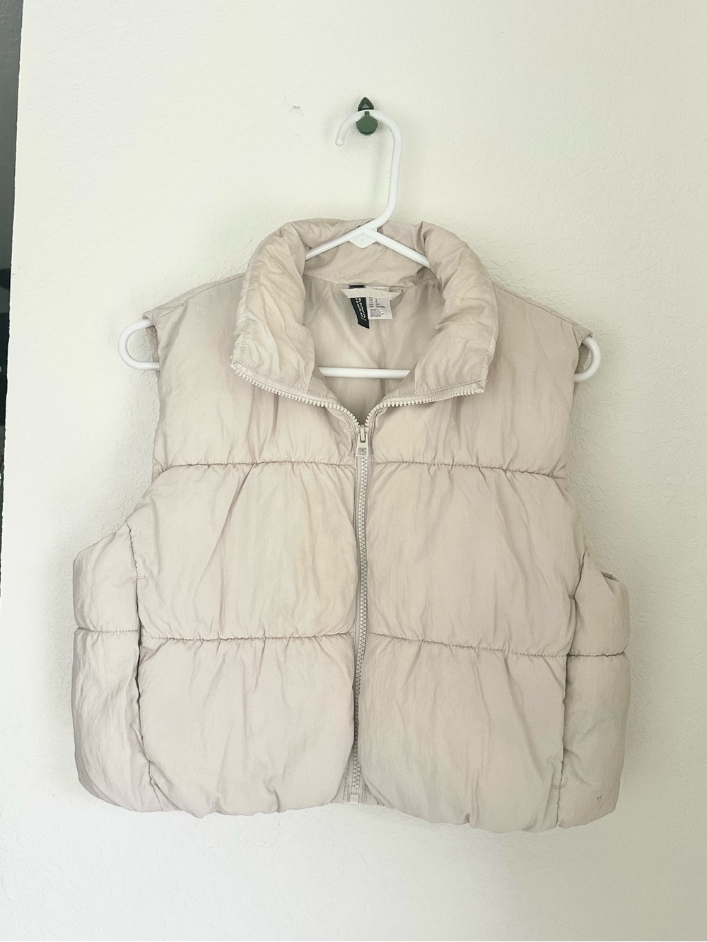H&M Women's Puffer Vest - Cream Lightweight Quilted Vest
